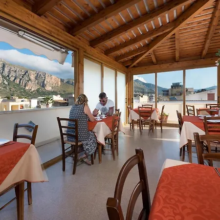 Hotel Halimeda 2*